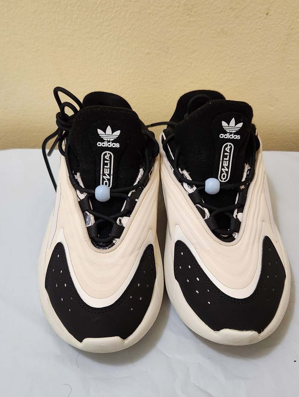 adidas Ozelia women  Shoes size 6.5